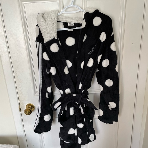 Great for Winter PINK fleece robe! - Picture 3 of 4